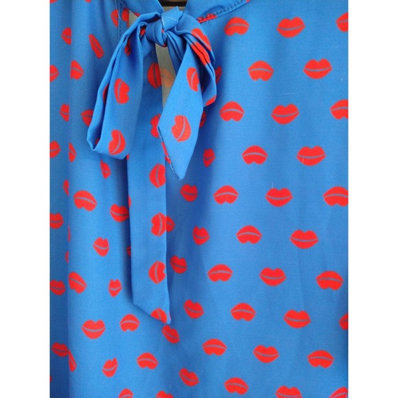 womens blouse - Picture 2 of 2